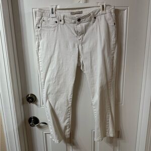 Max Jeans Women's Cropped White Capri Jeans